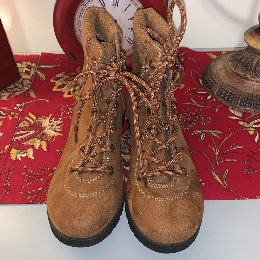 St John’s Bay Brown Yukka Boots/Booties Size 6.5 Medium.  Like new condition.